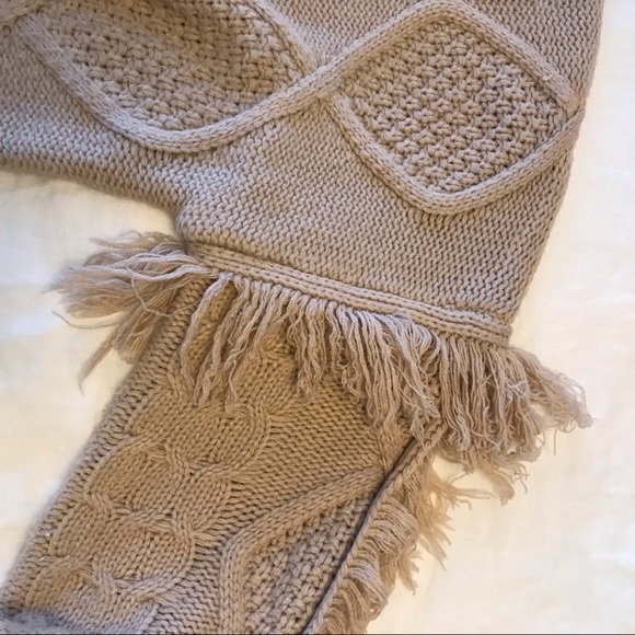 Fringe oversized sweater size large - Picture 5 of 5